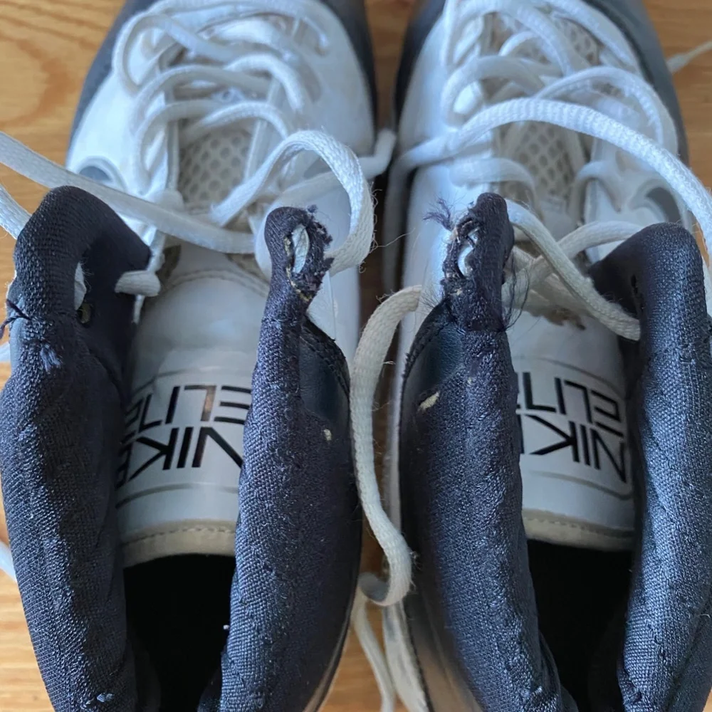 Men's Nike Elite Leather Basketball Shoes (9.5)